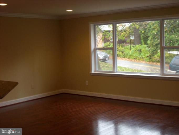1205 Broadview Road Fort Washington, MD 20744 - Photo 3 of 7 Living Room