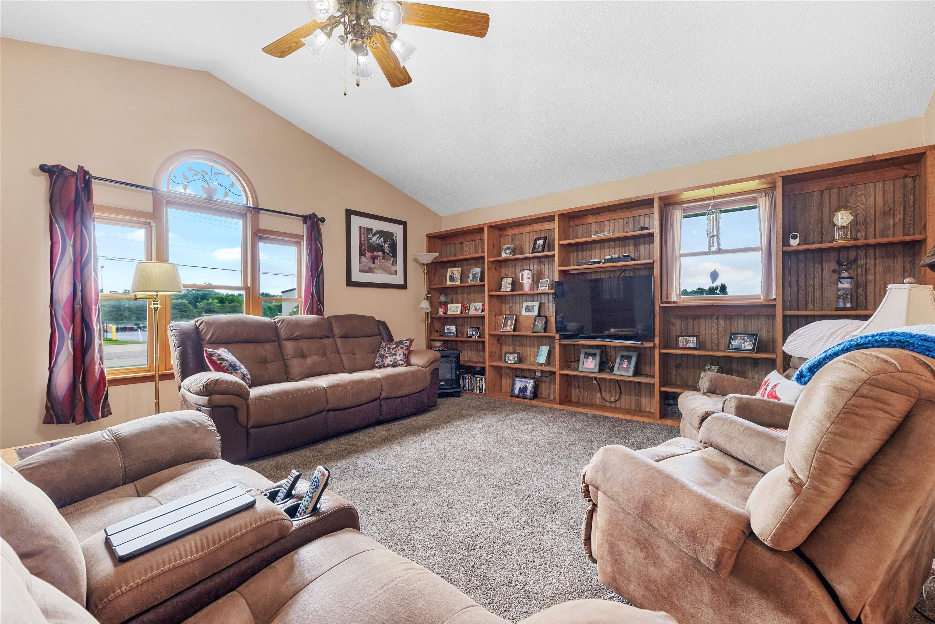 15212 Willowbrook Road South Beloit, IL 61080 - Photo 4 of 42 Gallery Image 4