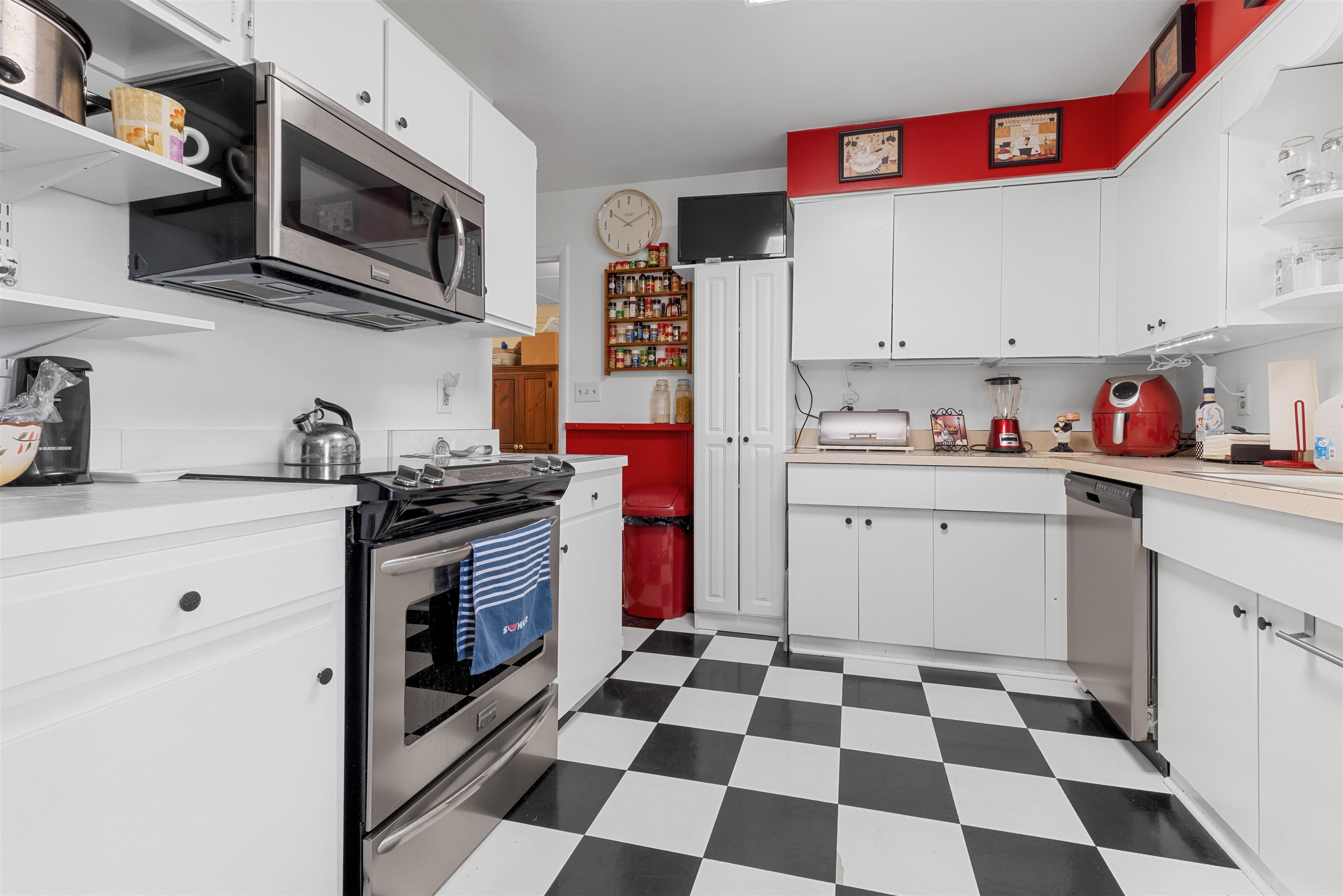 15212 Willowbrook Road South Beloit, IL 61080 - Photo 7 of 42 Gallery Image 7