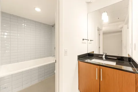 $1,299,000 | 530 South Hewitt Street, Unit 129, Los Angeles, CA 90013