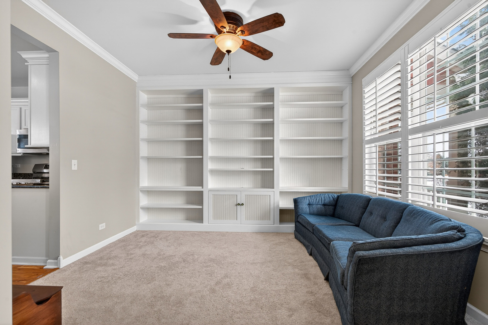 234 Longview Drive Elgin, IL 60124 - Photo 20 of 37 a living room with furniture and a window