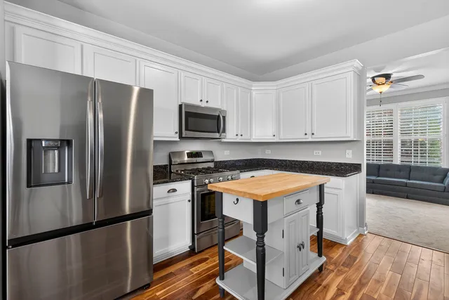 $325,000 | 234 Longview Drive, Elgin, IL 60124