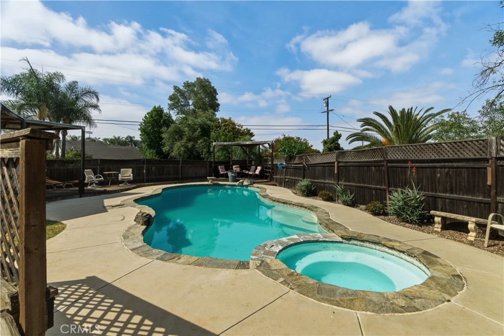 2251 South Stage Coach Lane Fallbrook, CA 92028 - Photo 4 of 69 Enjoy the pool and spa!