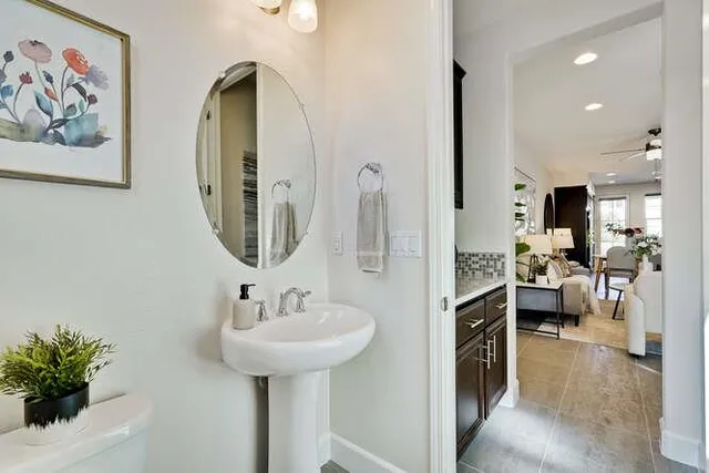 a en suite bathroom with a sink and a mirror