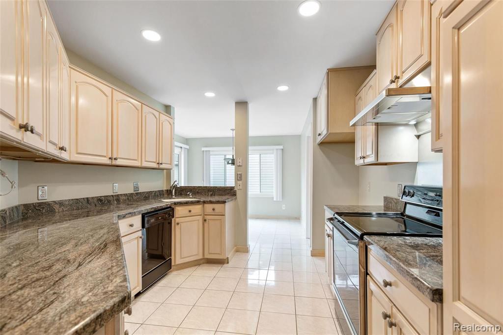 3327 Fairgrove Terrace Rochester Hills, MI 48309 - Photo 17 of 55