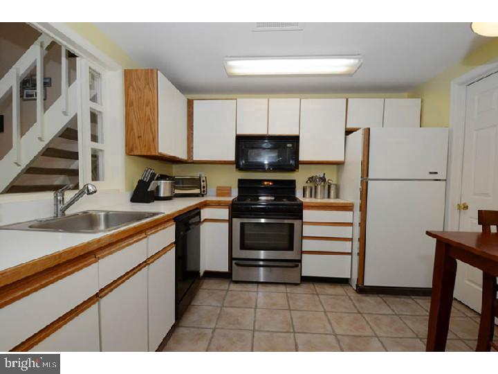 1606 Mountainview Drive Chesterbrook, PA 19087 - Photo 19 of 26 Kitchen