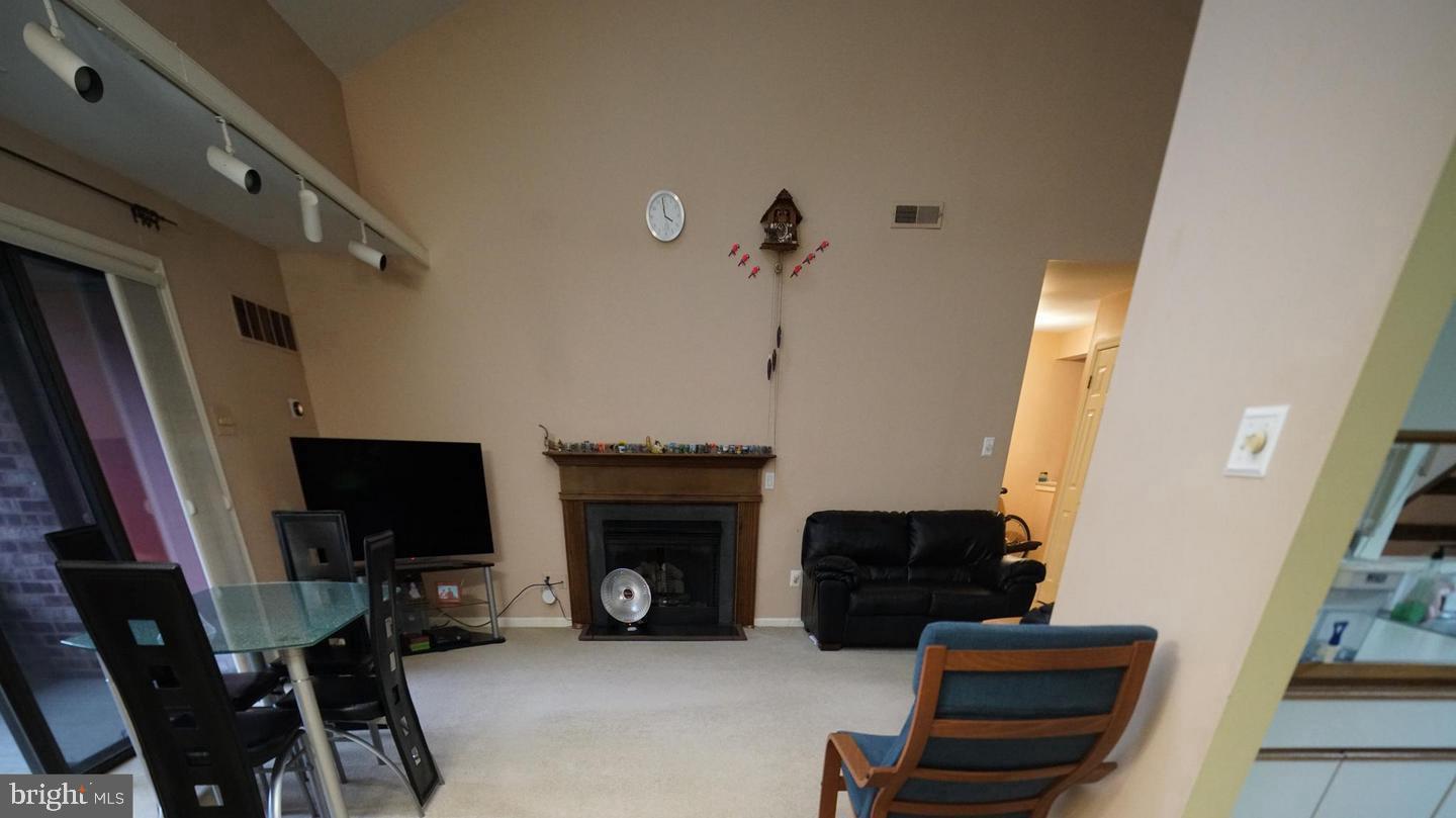 1606 Mountainview Drive Chesterbrook, PA 19087 - Photo 7 of 26 Living