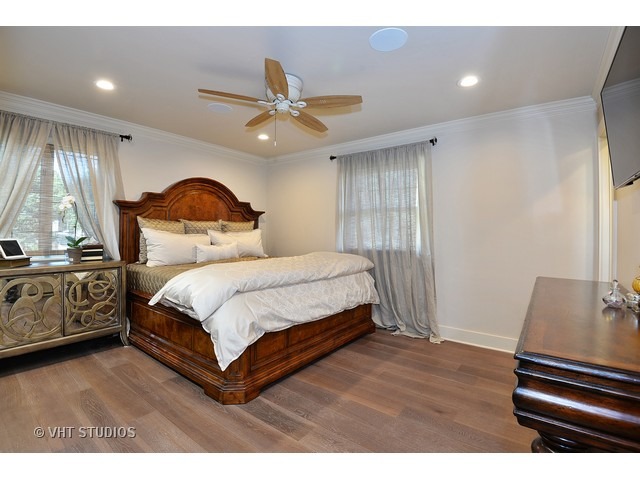 1718 Harding Road Northfield, IL 60093 - Photo 5 of 10 a bedroom with a bed and a chandelier