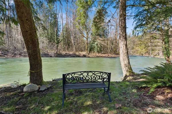 $3,900 | 23409 Dorre Don Way Southeast, Maple Valley, WA 98038