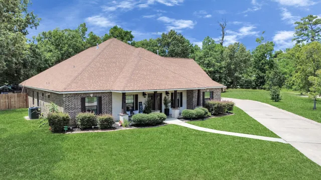 a view of a house with garden and yard