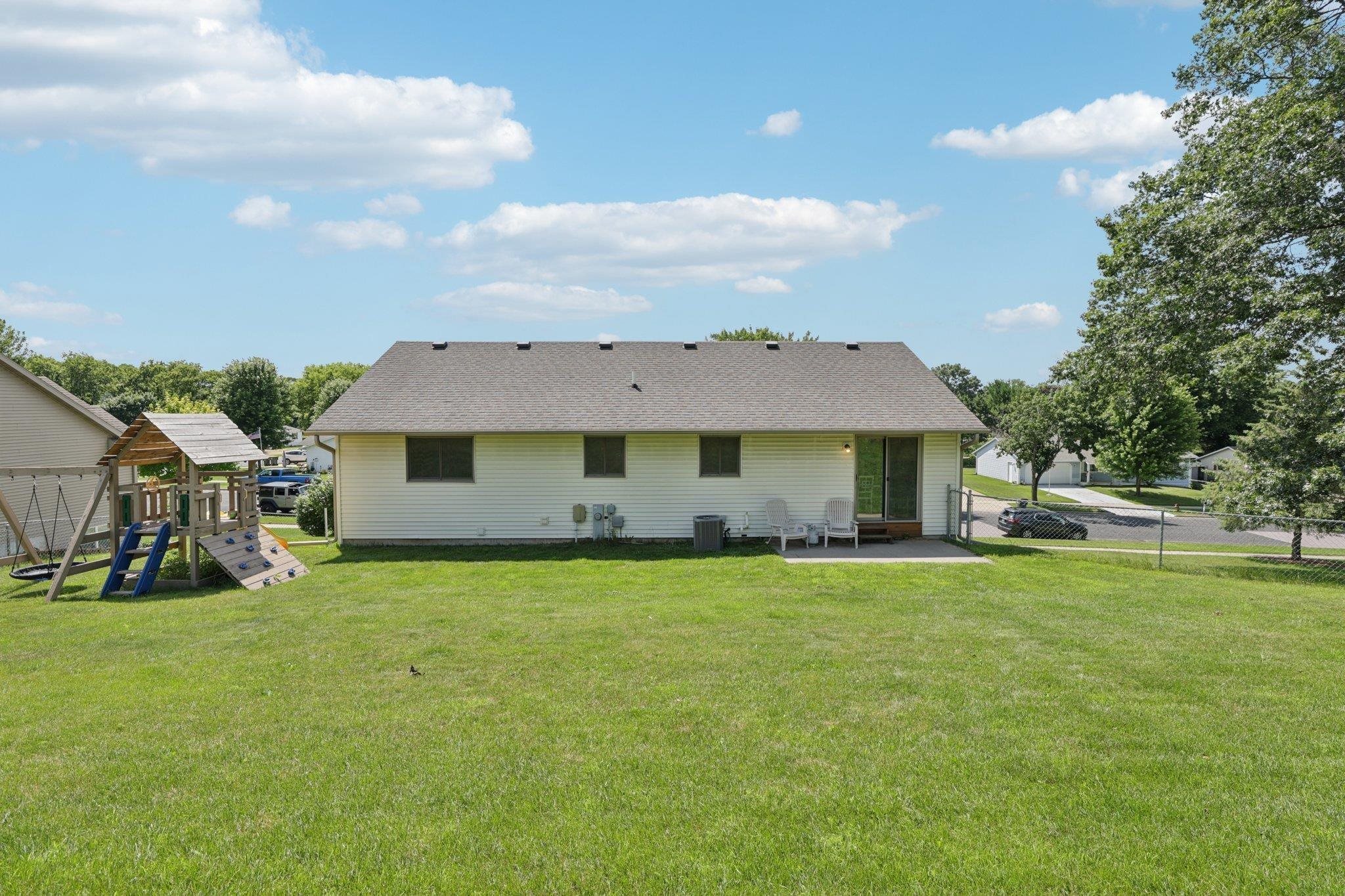 1922 Amanda Drive Reedsburg, WI 53959 - Photo 4 of 56