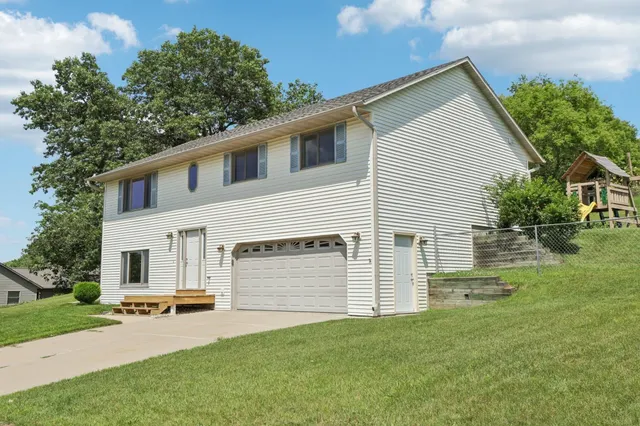 $323,000 | 1922 Amanda Drive, Reedsburg, WI 53959