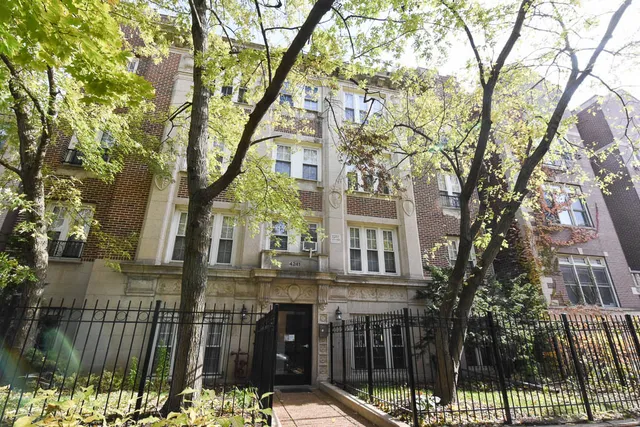 $1,300 | 4241 North Kenmore Avenue, Unit 303, Chicago, IL 60613