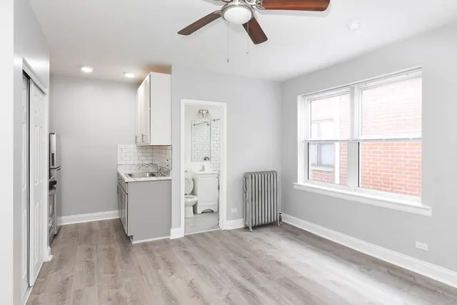 $1,300 | 4241 North Kenmore Avenue, Unit 303, Chicago, IL 60613
