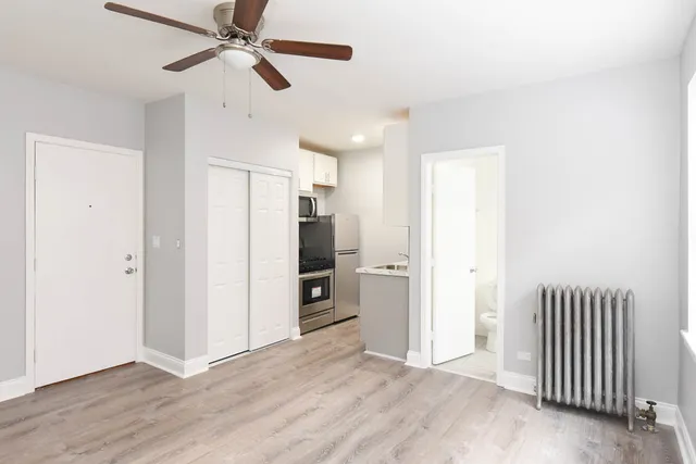 $1,300 | 4241 North Kenmore Avenue, Unit 303, Chicago, IL 60613