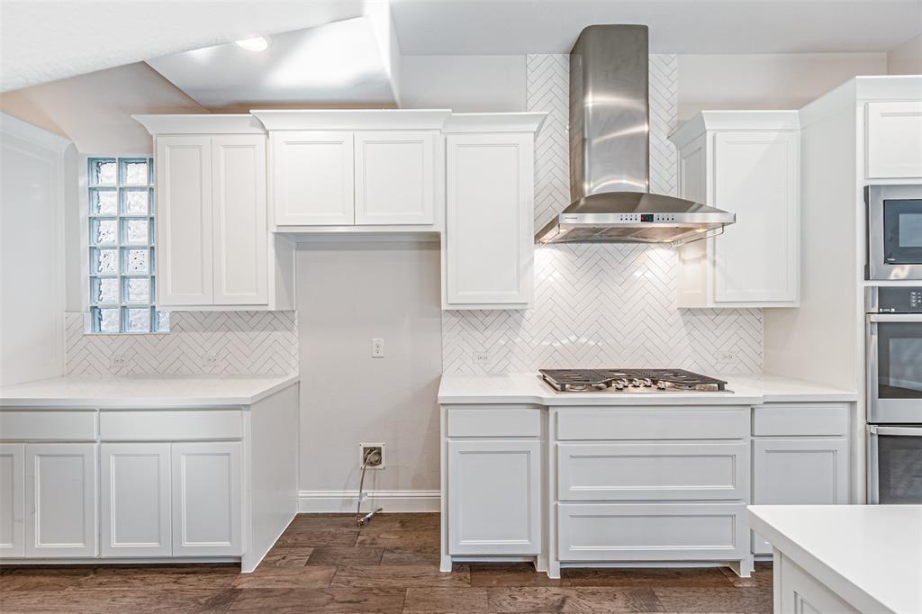 6753 Verandah Way Irving, TX 75039 - Photo 12 of 40 a kitchen with white cabinets and appliances