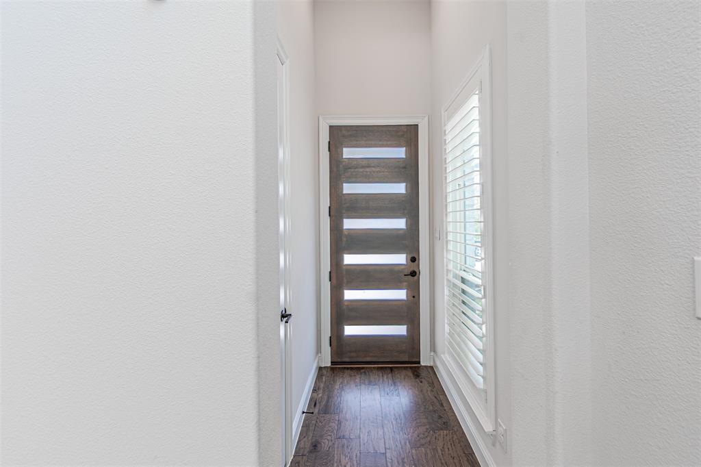 6753 Verandah Way Irving, TX 75039 - Photo 5 of 40 a view of a room with a closet