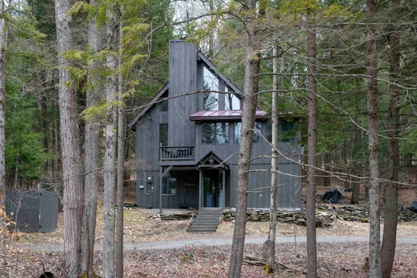 $395,000 | 988 Old Quechee Road, Hartford, VT 05059