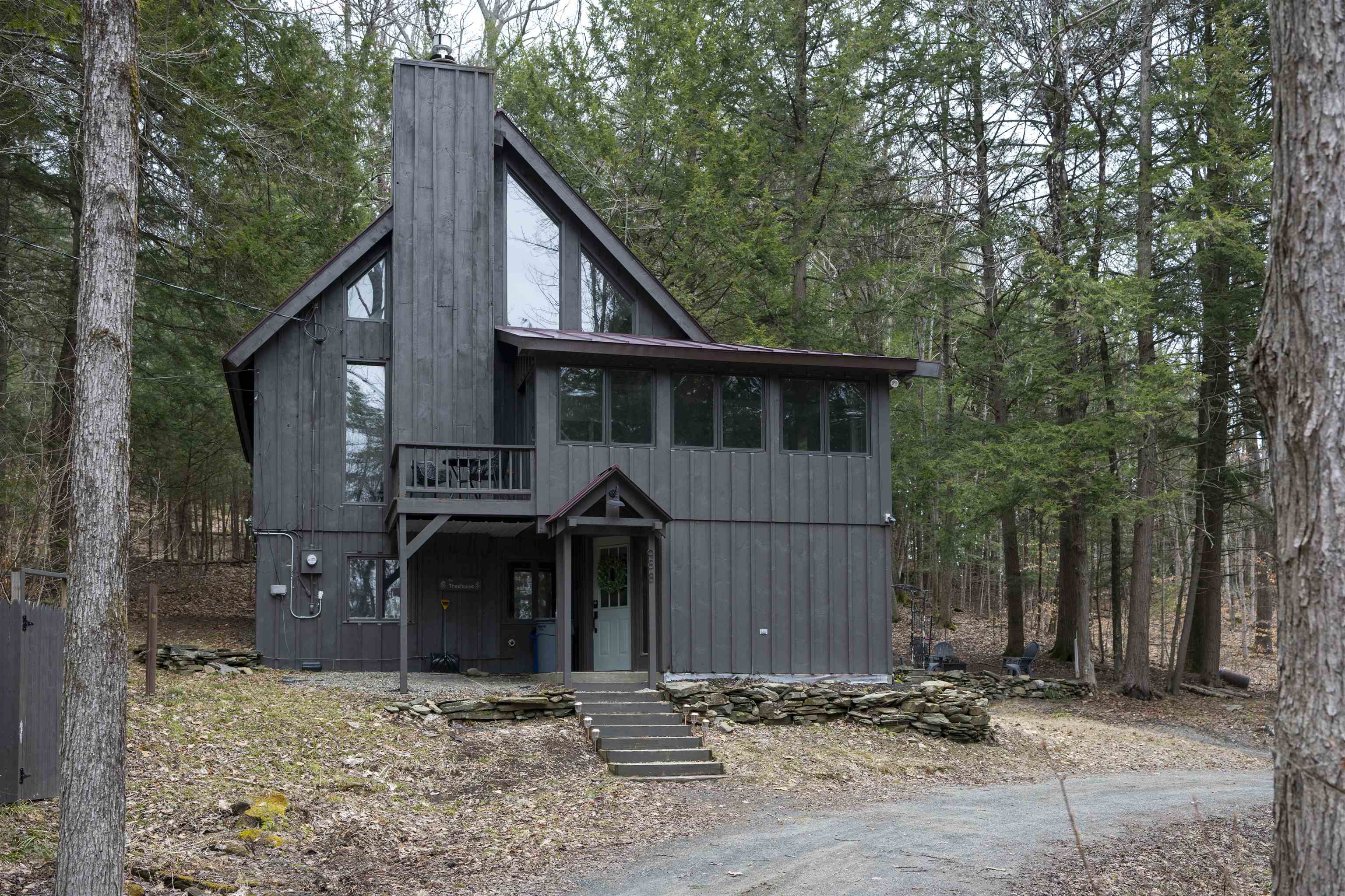 988 Old Quechee Road Hartford, VT 05059 - Photo 2 of 39