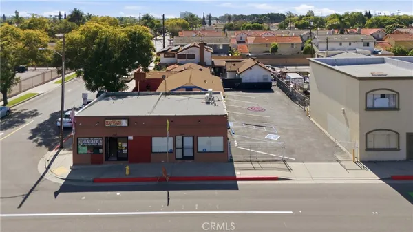 a picture of a city with lots of buildings