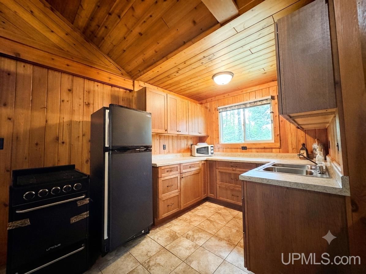 27.5 Rd Gladstone Mi 49837 Road Gladstone, MI 49837 - Photo 25 of 61 Gallery Image 25