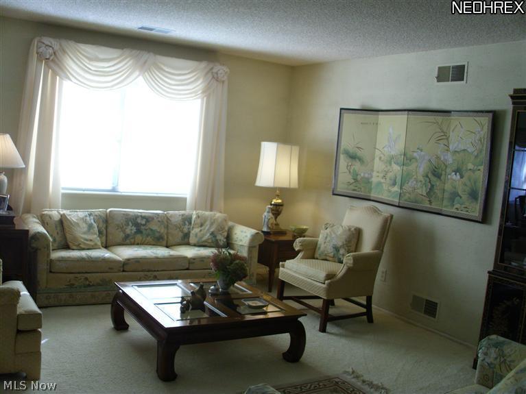 559 Hampton Ridge Drive Akron, OH 44313 - Photo 2 of 16 Gallery Image 2