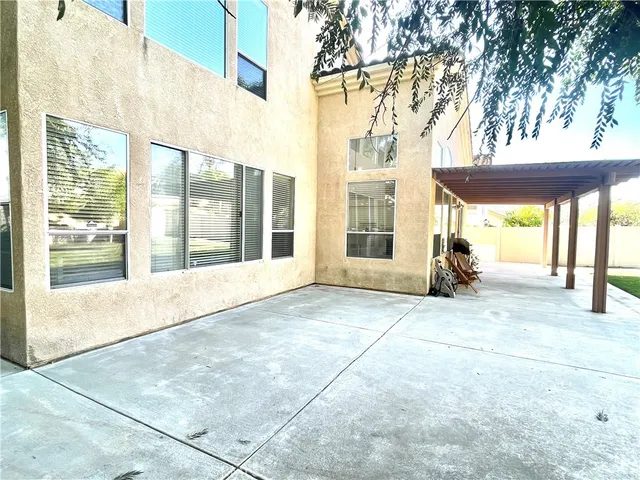 a view of livingroom with an outdoor space