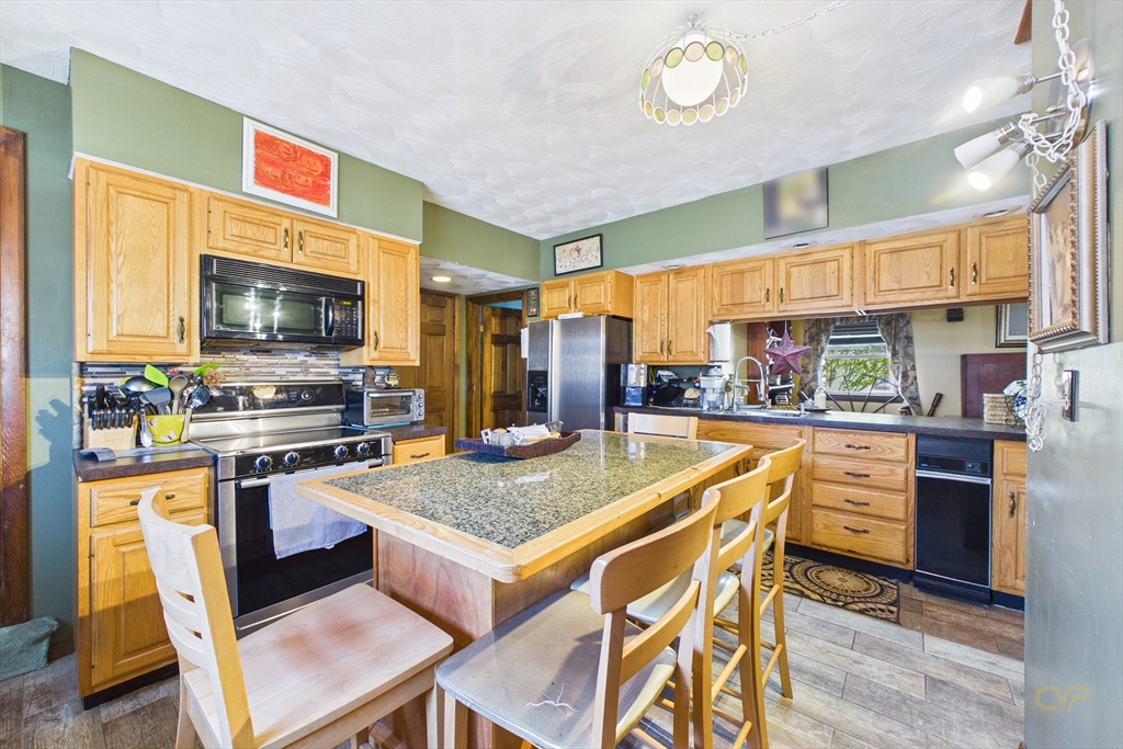 7 Wayne Street Fairhaven, MA 02719 - Photo 16 of 29