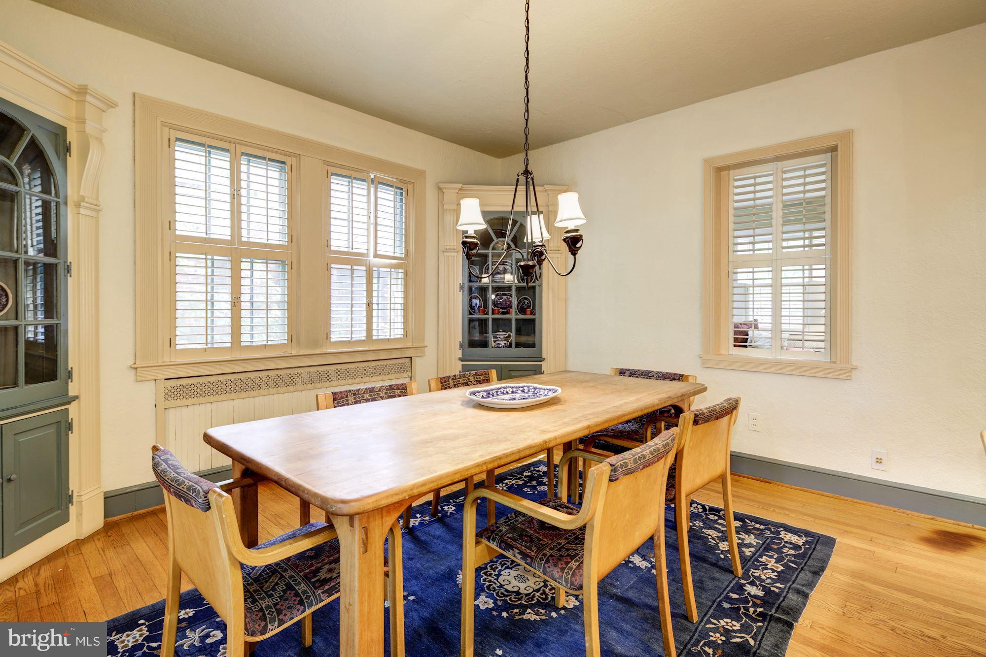 703 Kingston Road Baltimore, MD 21212 - Photo 11 of 45 Two built-ins in dining room