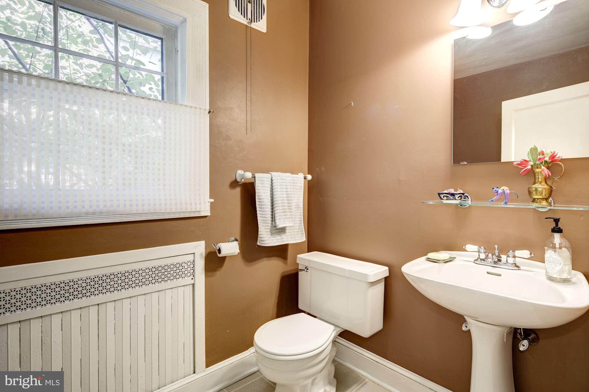 703 Kingston Road Baltimore, MD 21212 - Photo 23 of 45 Half bath with space to make it a full bath.
