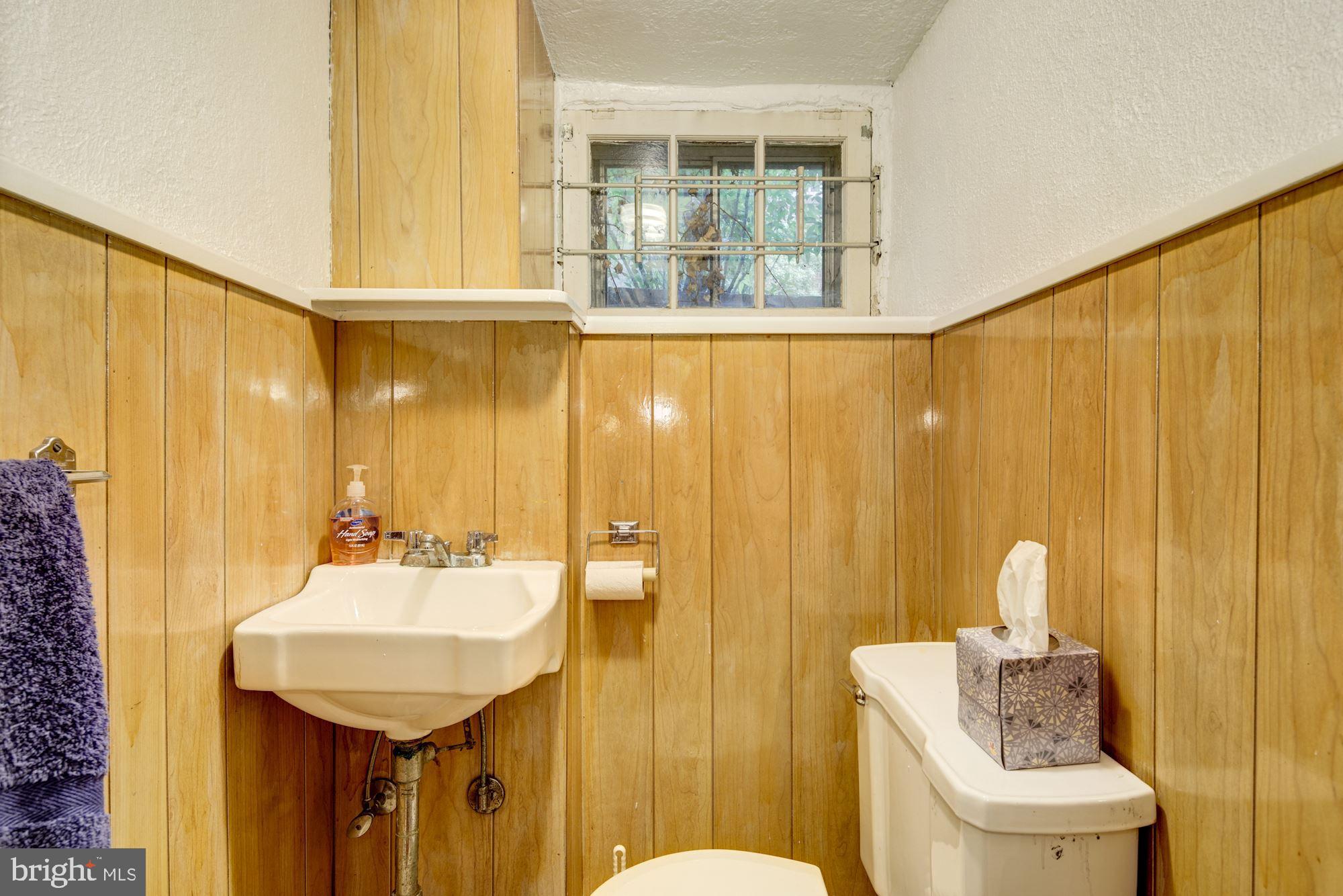 703 Kingston Road Baltimore, MD 21212 - Photo 38 of 45 Half bath in lower level.