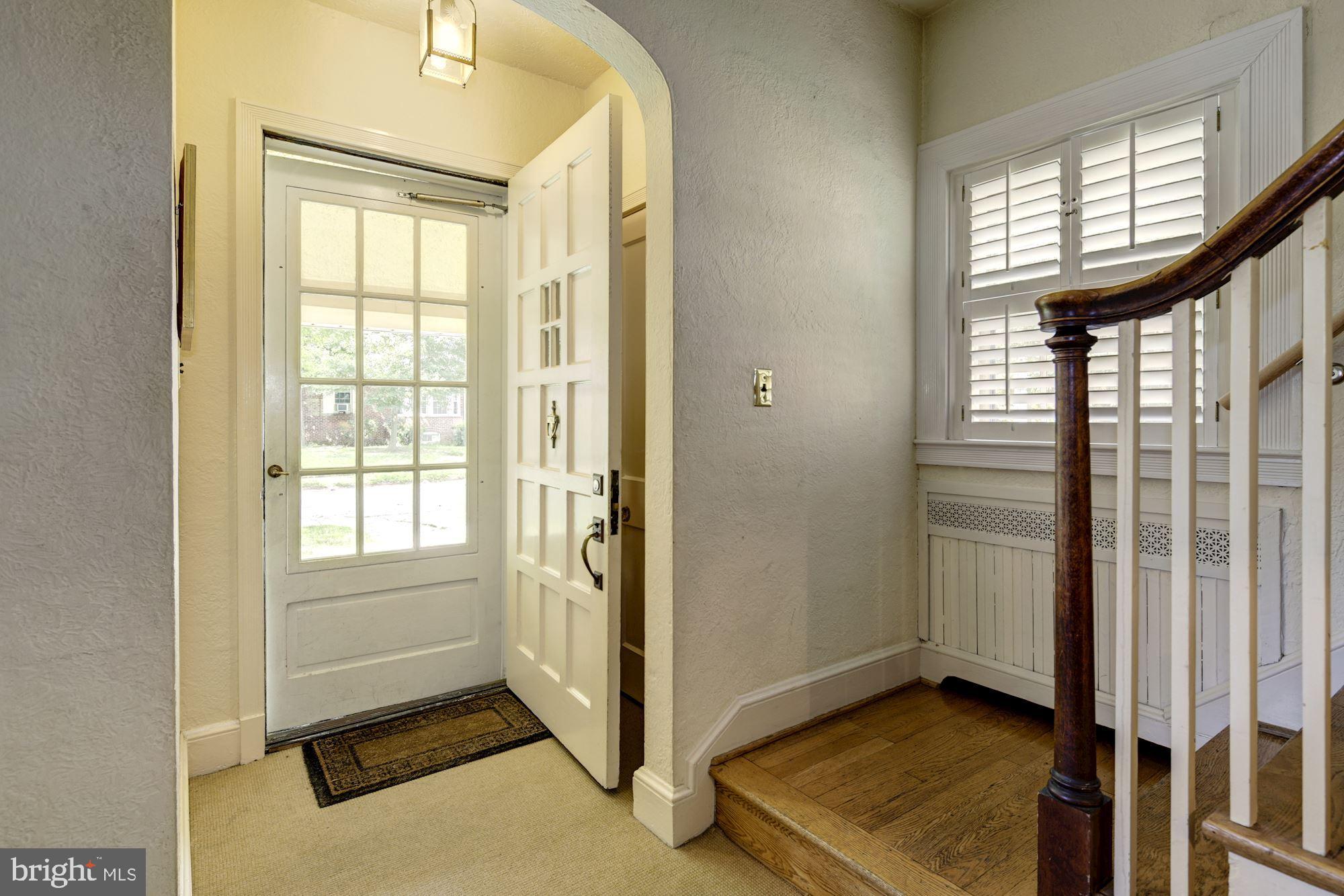 703 Kingston Road Baltimore, MD 21212 - Photo 6 of 45 Entry foyer with coat closet.