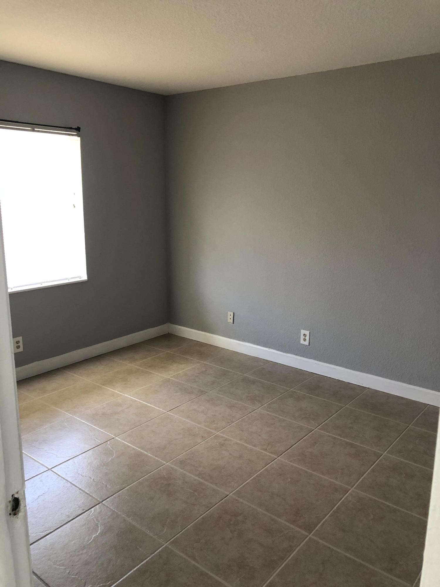 6142 Westfall Road Lake Worth, FL 33463 - Photo 11 of 18 FE661628-C476-41FA-8554-5A6F5BF5CCFA