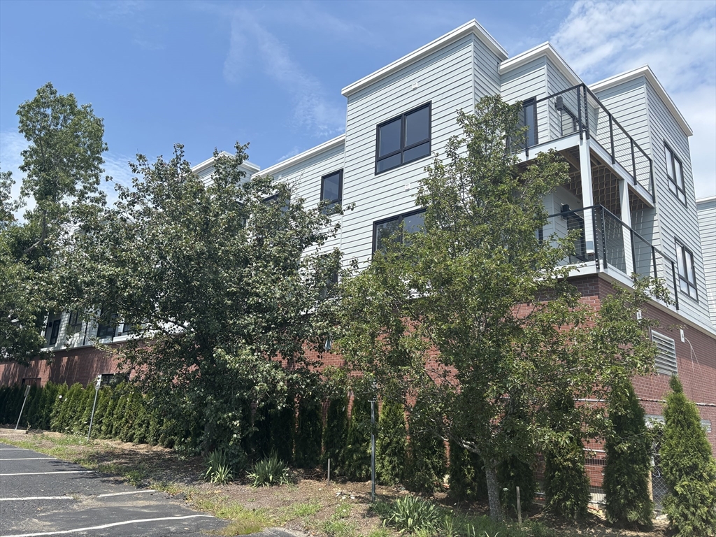 1391 Main Street, Unit 302 Walpole, MA 02081 - Photo 2 of 27