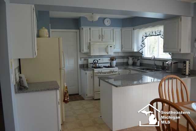 11432 Grafton Road Carleton, MI 48117 - Photo 9 of 33