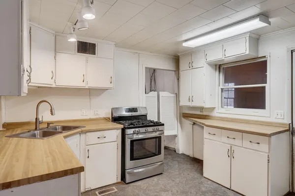 $176,000 | 405 West Avenue, Mauston, WI 53948