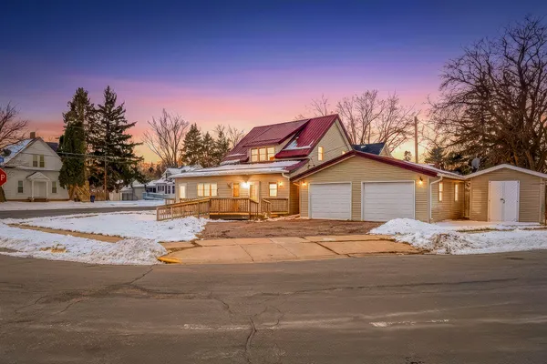 $176,000 | 405 West Avenue, Mauston, WI 53948