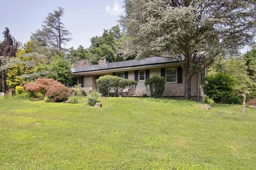 Single story home with a front yard