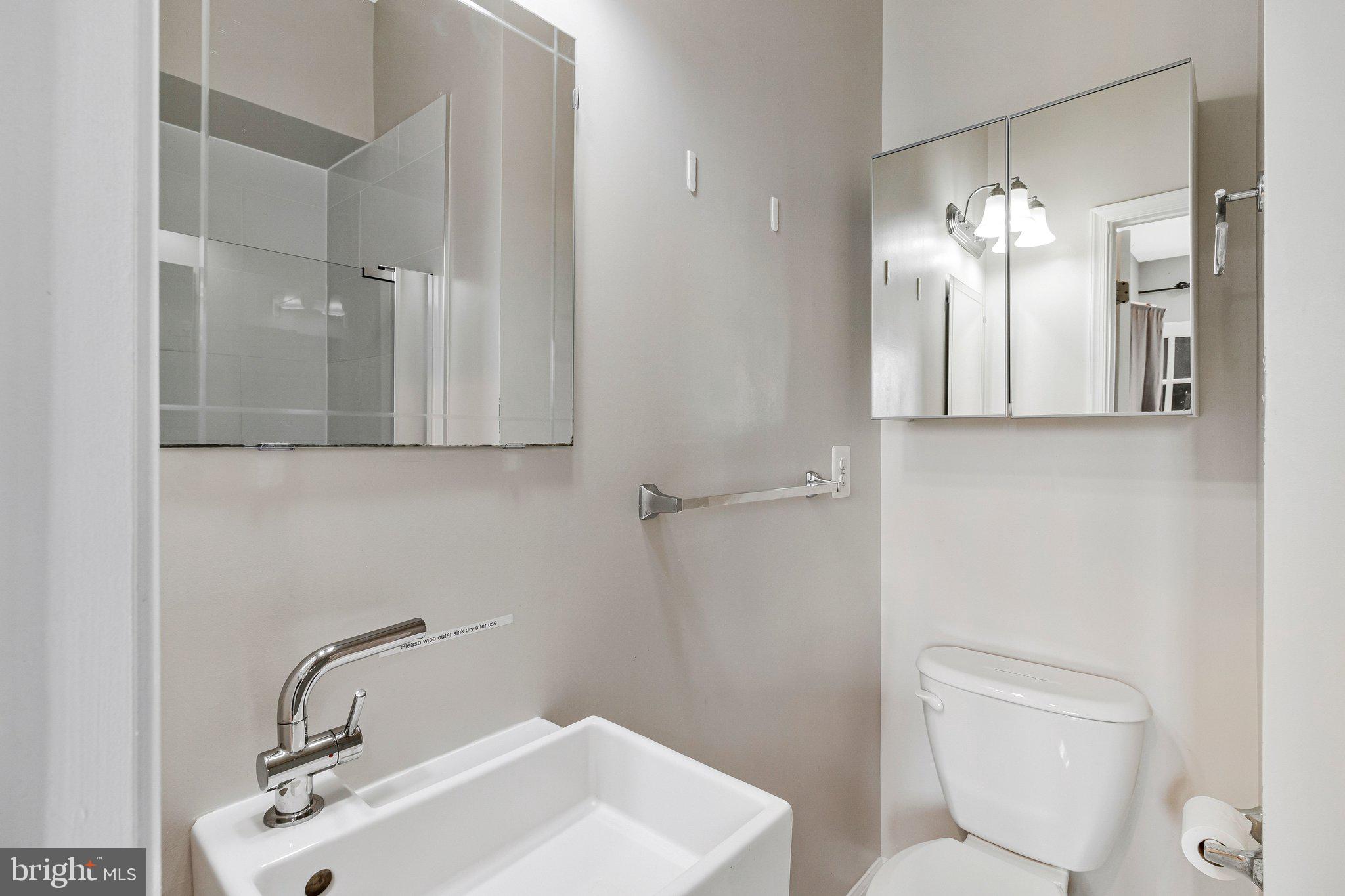 11718 Leesborough Circle Silver Spring, MD 20902 - Photo 27 of 42 Guest Full bath