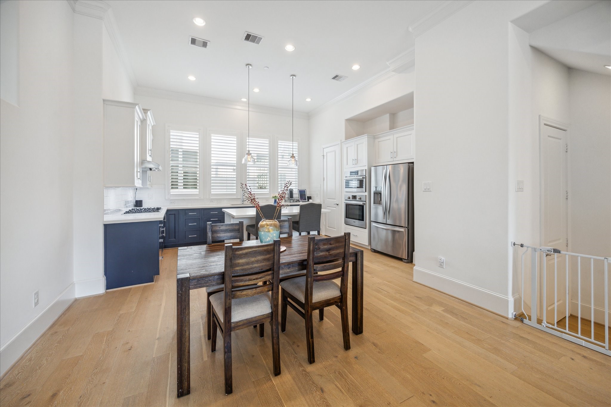 2714 Harvard Street Houston, TX 77008 - Photo 15 of 32 a dining area with stainless steel appliances kitchen island granite countertop a dining table chairs and granite counter tops