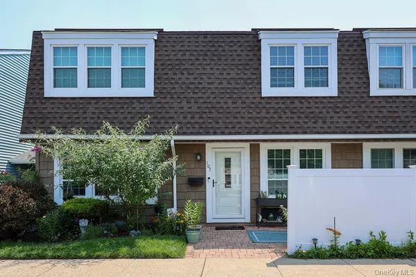 $599,000 | 107 Whalers Cove Drive, Babylon, NY 11702
