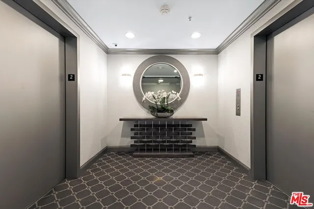 a view of livingroom with furniture