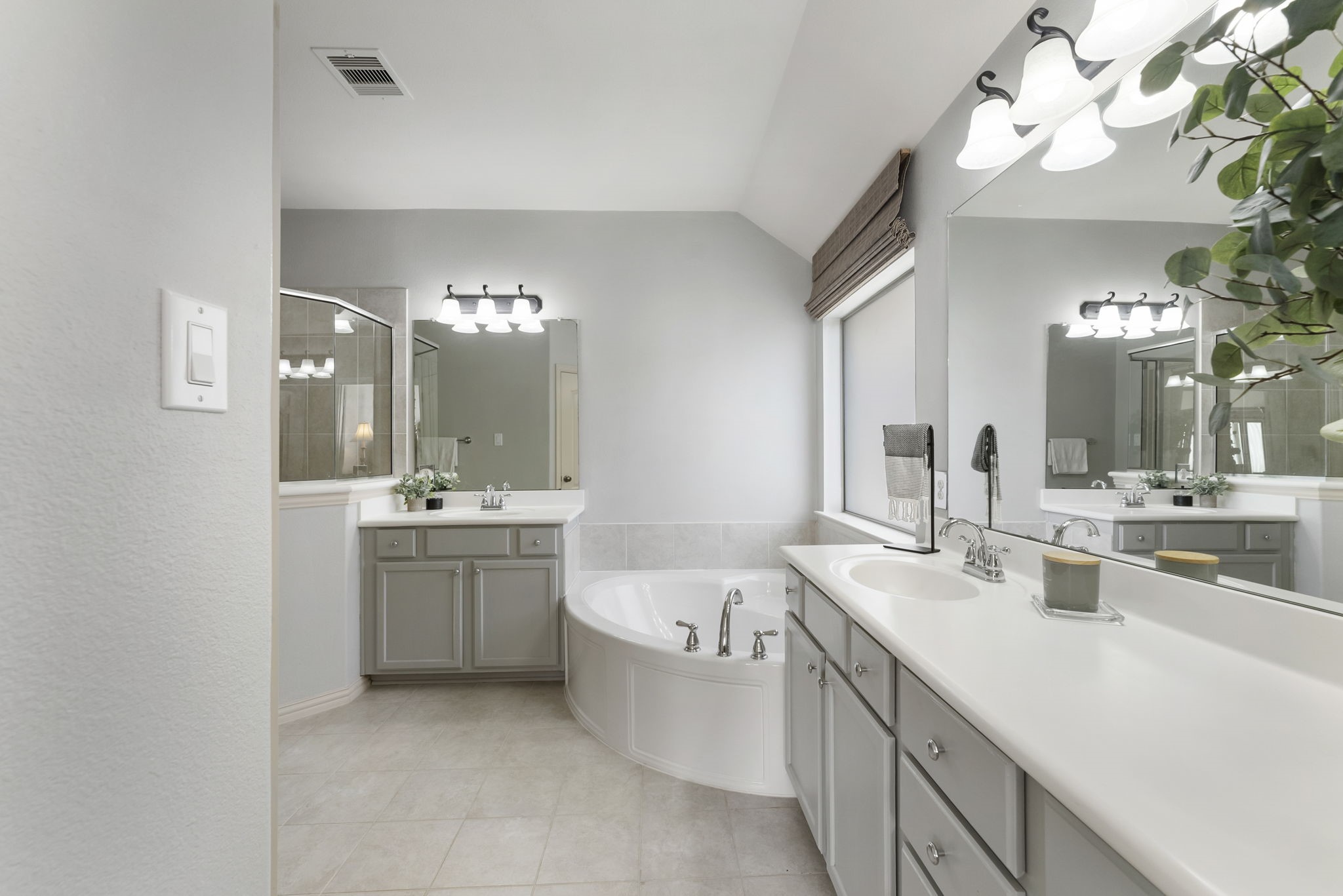 27515 Chris Ridge Court Spring, TX 77386 - Photo 15 of 31 Primary bathroom features dual sinks, soaking tub and walk in shower.