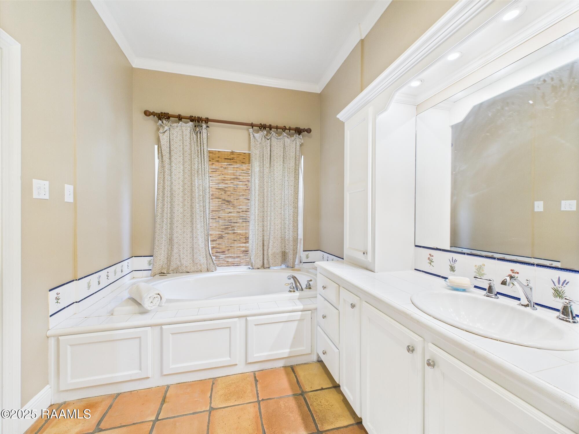 363 Mayo Boulevard Sunset, LA 70584 - Photo 22 of 40 363 Mayo bath 2 tub