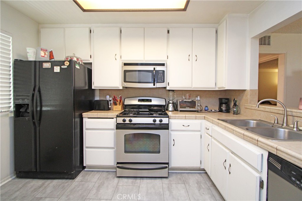 1140 Pacific, Unit 16 Long Beach, CA 90813 - Photo 4 of 14