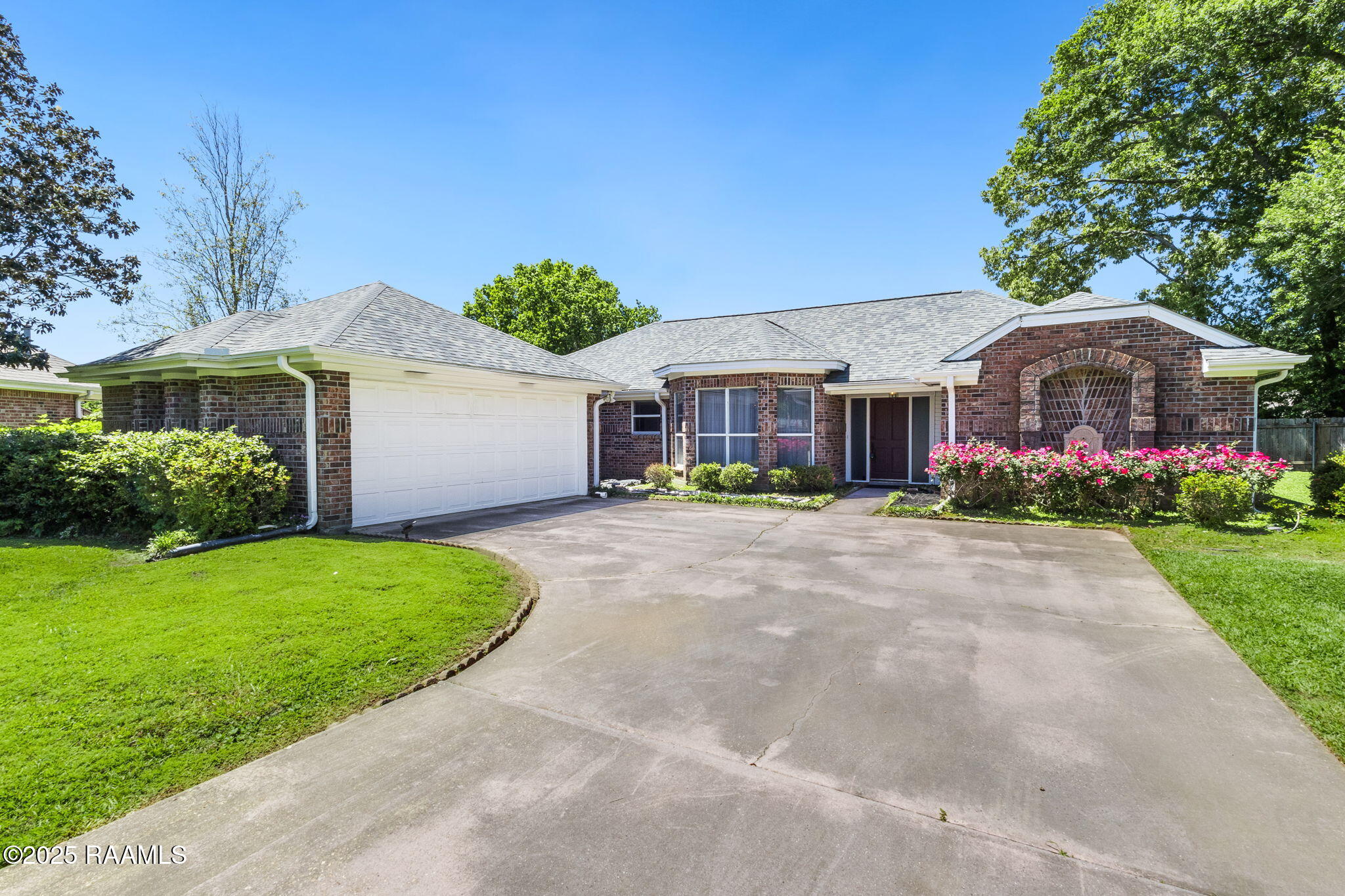 115 Edinburgh Drive Lafayette, LA 70508 - Photo 1 of 25 front view - 115 Edinburgh