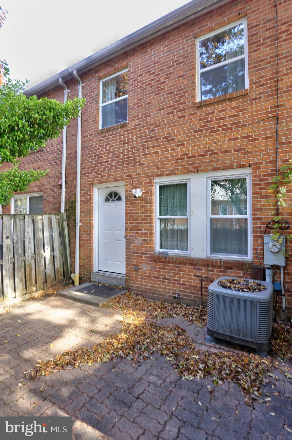 410 South Washington Street Baltimore, MD 21231 - Photo 24 of 29 a view of backyard of a house