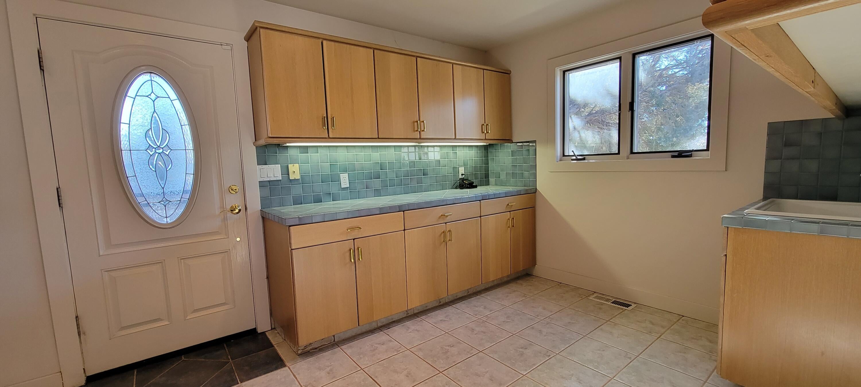 68290 George Cyrus Road Sisters, OR 97759 - Photo 15 of 52 Laundry Room