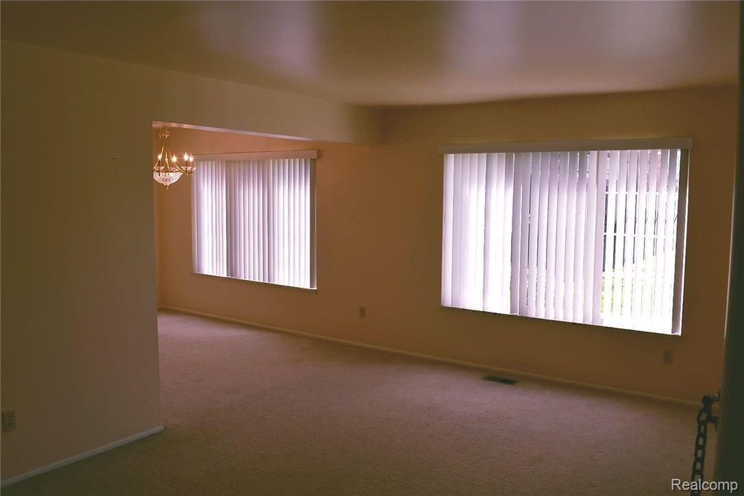 29516 Hoover Road, Unit 69 Warren, MI 48093 - Photo 6 of 34 20170509_161920.jpg