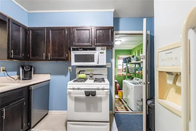 $300,000 | 6720 Hadley Lane, Overland Park, KS 66204